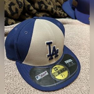 New Era 7 1/2 fitted LA Dodgers cap.